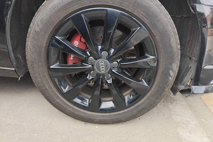 Used Audi A6L 2014 TFSI Standard Model Right Front Wheel Hub