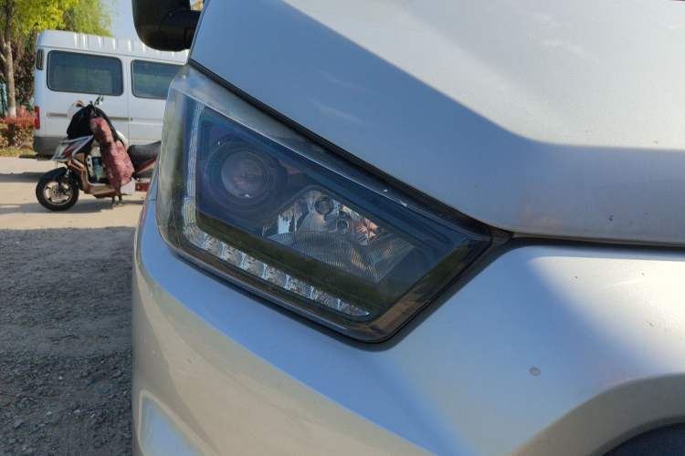 Used JMC Transit 2019 2.8T Commercial Version Short Wheelbase Mid-Roof 6-Seater China VI JX493