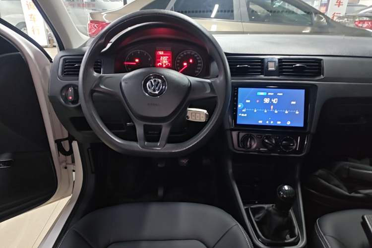 Used Volkswagen Santana 2018 1.5L Manual Fashion Edition Audio And AC Panel