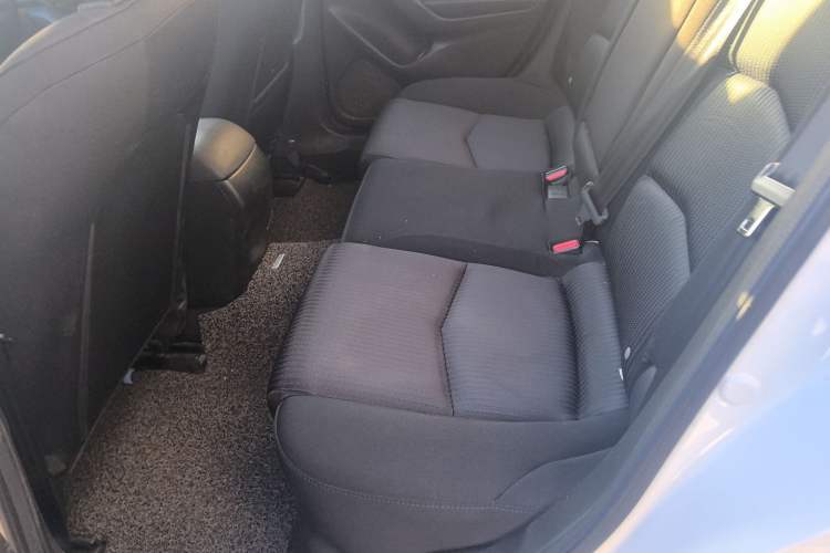 Used Mazda 3 Axela 2014 Sedan 1.5L Automatic Luxury Model
