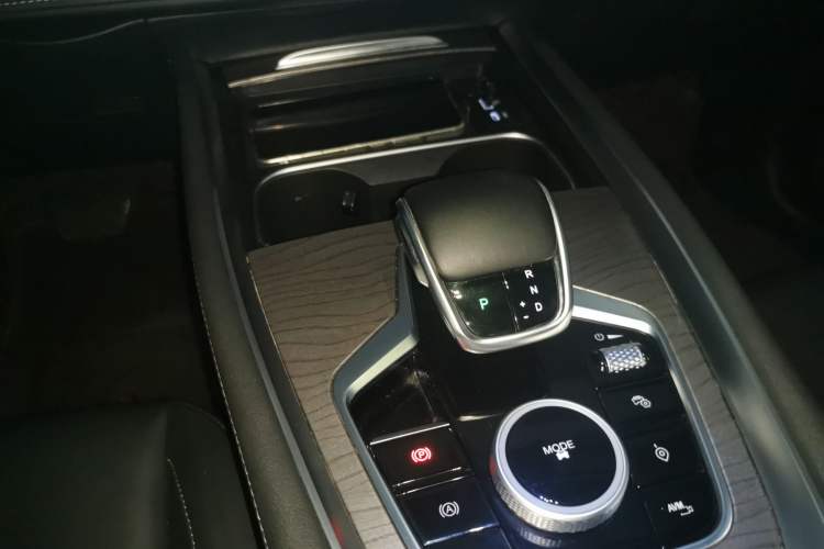 Used Chery Tiggo 8 PRO 2024 Champion Edition 290T Two-Wheel Drive Shining Version 5 Seats
