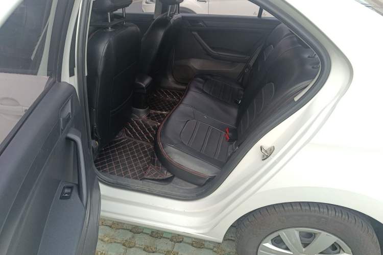 Used Volkswagen Jetta 2017 1.5L Manual Fashion Edition
