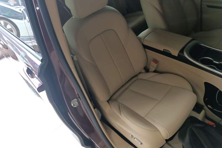 Used Buick GL8 2022 ES Landtrek 653T Luxury Edition