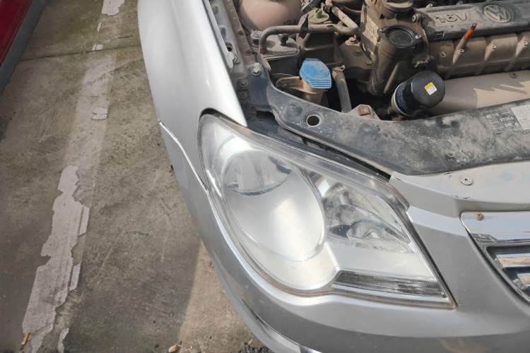 Used Volkswagen Bora 2011 1.6L Automatic Fashion Edition Right Front Headlight