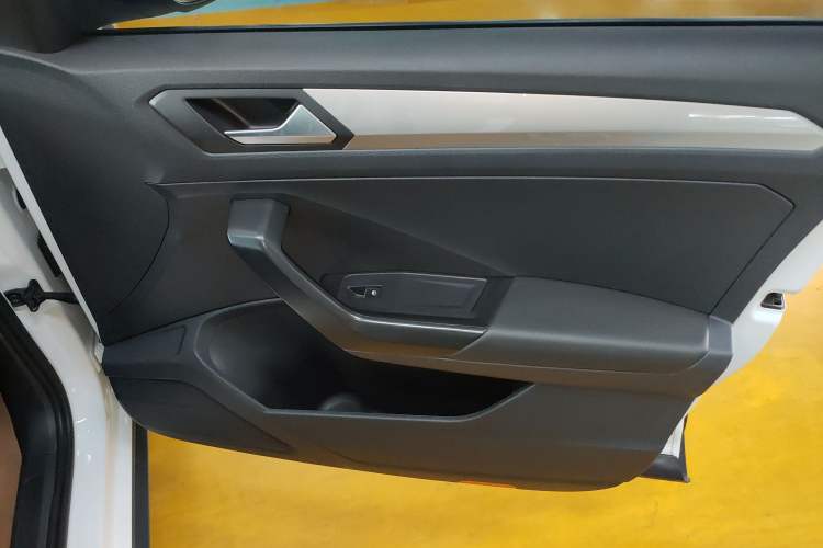 Used Volkswagen T-ROC 2022 280TSI DSG Two-Wheel Drive Elite PLUS