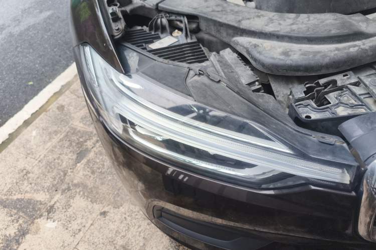 Used Volvo XC60 2019 T5 4x4 Smart Edition China V Standard Right Front Headlight