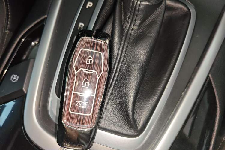 Used Ford Edge 2015 2.0T GTDi Two-Wheel-Drive High-Line Version Interior 1