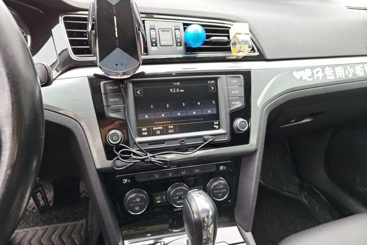 Used Volkswagen Lamando 2015 280TSI DSG Comfort Edition Audio And AC Panel