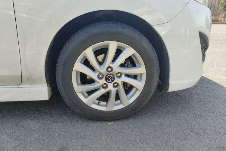 Used Mazda 5 2013 2.0L Automatic Luxury Edition Right Front Wheel Hub