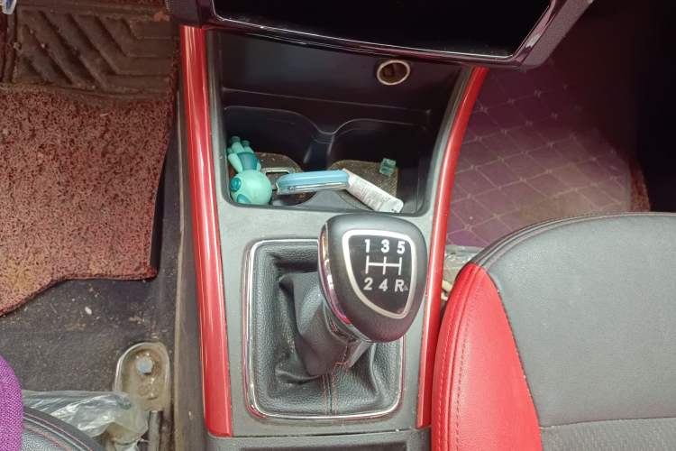 Used BAIC Senova X25 2015 1.5L manual Comfort trim level Gear Lever