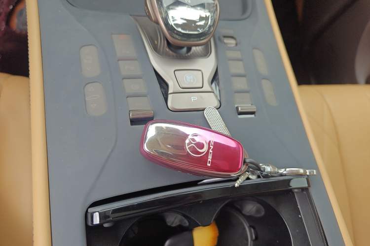 Used Denza D9 2022 DM-i 970 Four-Wheel Drive Flagship Model
