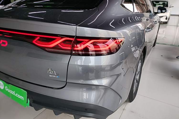 Used BYD Qin L 2025 DM-i Smart Drive 80KM Leading Model Right Rear Taillight