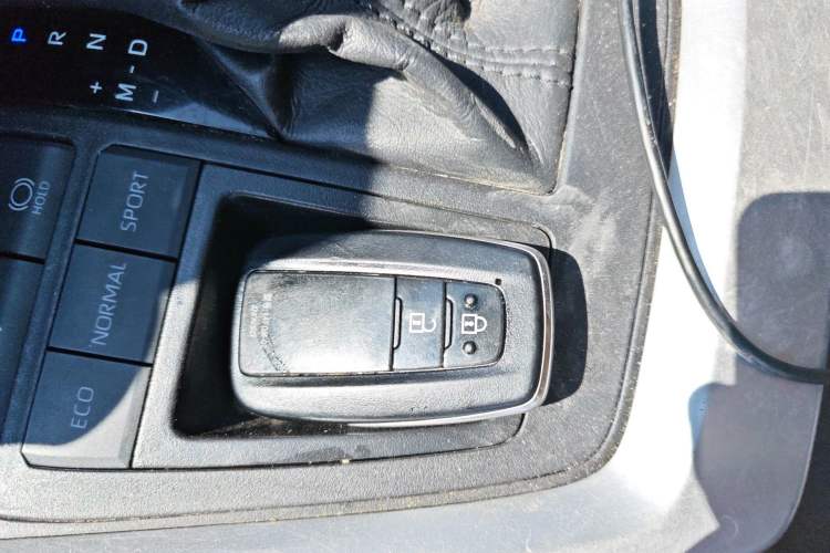 Used Toyota Wildlander 2020 2.0L CVT Two-Wheel Drive Luxury Edition Vehicle Key