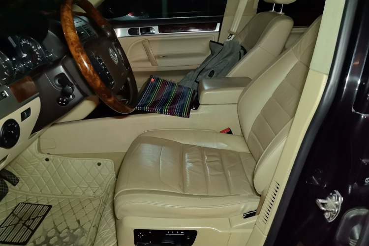 Used Volkswagen Touareg 2007 3.6L Luxury Model Left Front Seat