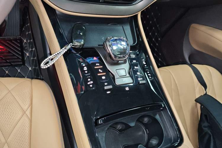 Used Denza D9 2022 DM-i 970 Four-Wheel Drive Prestige Model