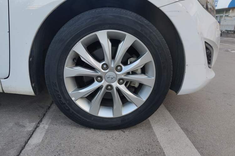 Used Hyundai Elantra (5th Generation / Langdong) 2016 1.6L Automatic Smart Version
