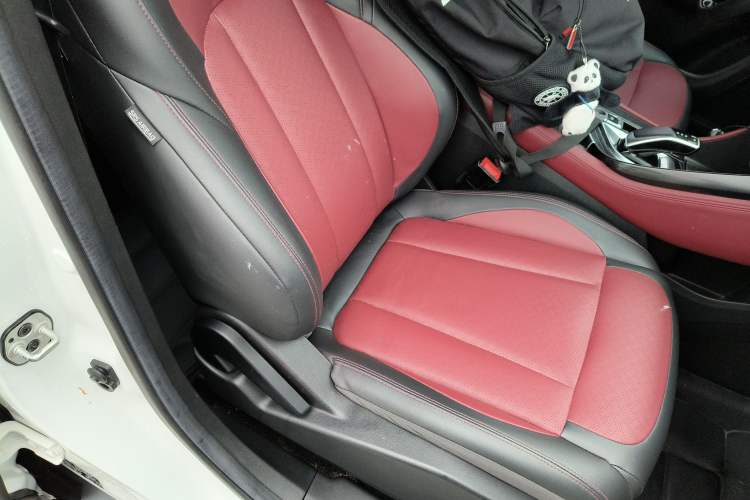 Used Dongfeng Aeolus AX7 2022 Mach Edition 1.5T DCT DF41 Right Front Seat