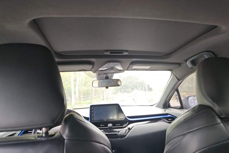 Used Toyota IZOA 2018 2.0L Yichi Version China VI Standard Headliner