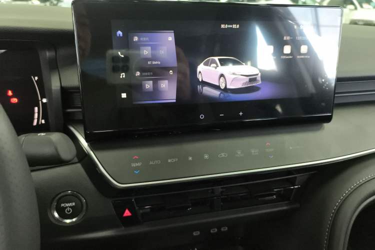 Used Toyota Camry 2026 Model Dual-Engine 2.0HSE Sport Lite Edition