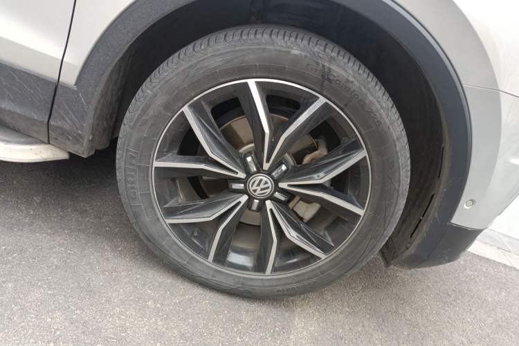 Used Volkswagen Tiguan L 2019 330TSI Automatic Two-Wheel Drive Smart Luxury Version China V Emission Standard
