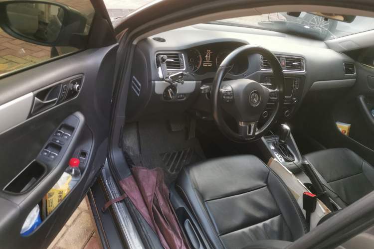 Used Volkswagen Sagitar 2014 Revised Version 1.4TSI Automatic Luxury Edition Driver Seat