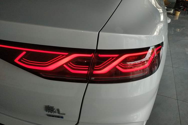 Used BYD Qin L 2025 DM-i Smart Drive 120KM Leading Model