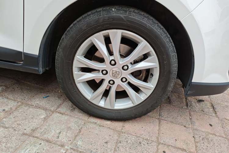 Used Baojun 730 2016 1.8L iAMT Luxury Model 7 Seats Right Front Wheel Hub