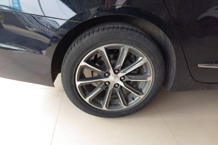 Used Buick LaCrosse 2019 28T Luxury Version Right Rear Wheel Hub