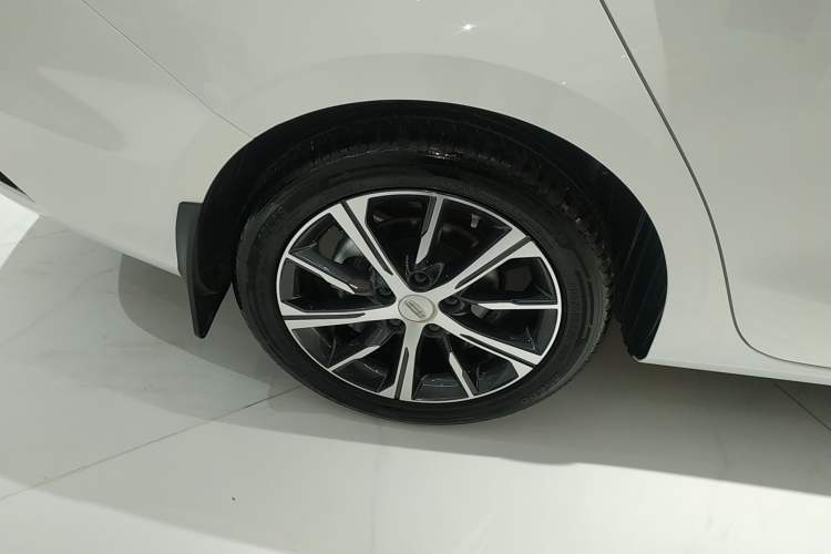 Used Geely Auto Emgrand 2022 4th Generation 1.5L CVT Flagship Model Right Rear Wheel Hub