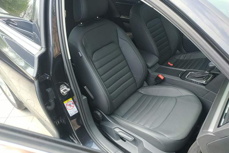 Used Volkswagen Lamando 2018 280TSI DSG Comfort Edition Right Front Seat