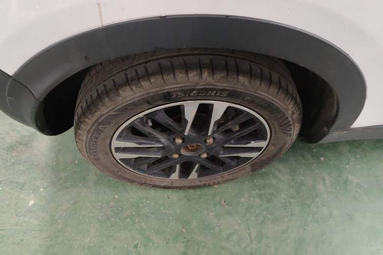 Used Chery QQ Little Ant 2022 Sweet Pink Edition Low-Sugar Version Lithium Iron Phosphate 29.2 kWh 30 kW 301 km Right Rear Wheel Hub