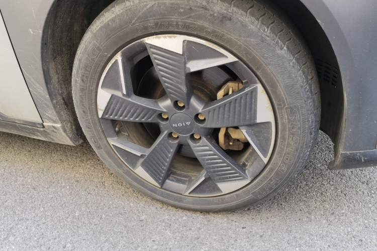 Used AION Y 2022 70 Intelligent Edition Lithium Iron Phosphate Right Front Wheel Hub