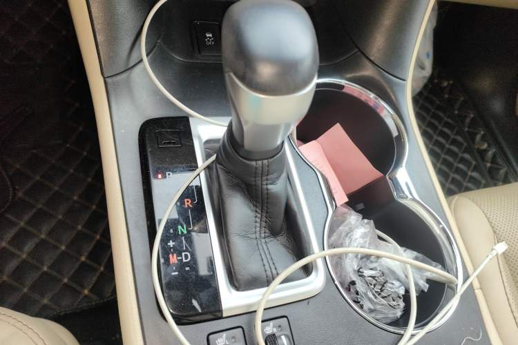 Used Toyota Highlander 2018 2.0T Four-Wheel Drive Luxury Version 7 Seats China VI Standard Gear Lever