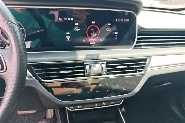 Used Hongqi HS5 2022 Revised Version 2.0T Smart Connect Flagship Edition Audio And AC Panel