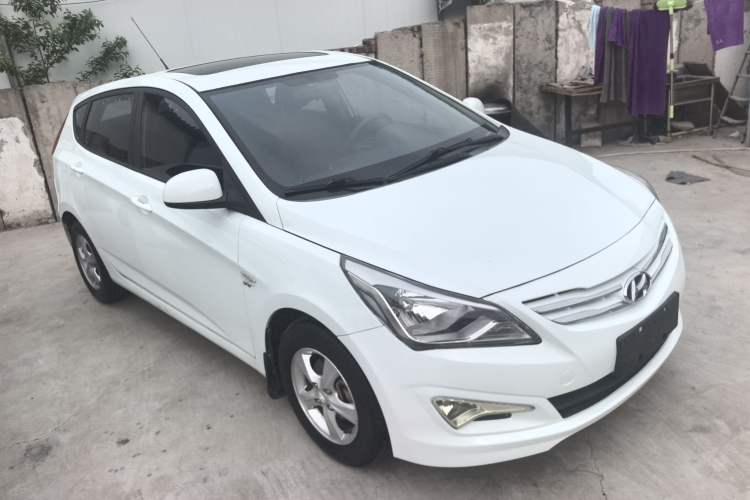 Used Hyundai Verna Ray 2014 1.4L Manual GLX Front Right 45 Deg