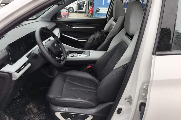 Used Changan CS75 PLUS 2024 3rd Generation Champion Edition 2.0T Intelligent Drive Performance Model