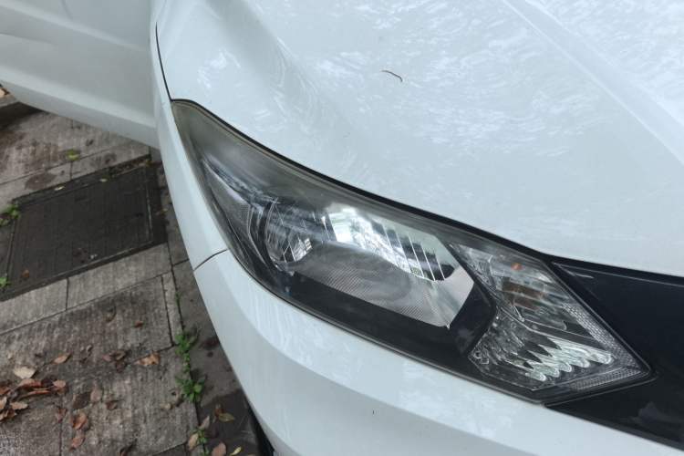 Used Honda Vezel 2015 1.5L CVT two-wheel drive Comfort trim Right Front Headlight