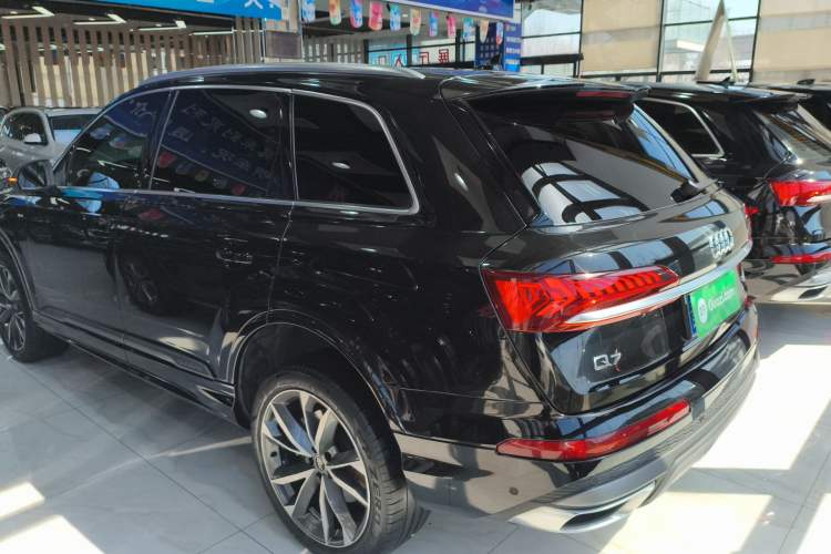 Used Audi Q7 2022 55 TFSI quattro S line Sport model