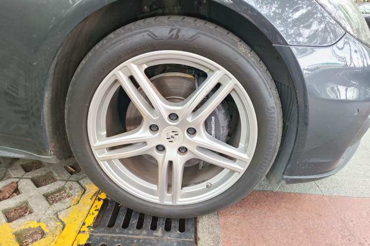 Used Porsche Panamera 2021 Panamera 2.9T Right Front Wheel Hub