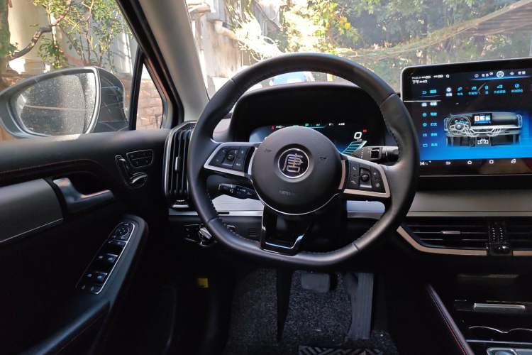 Used BYD Tang New Energy 2018 DM 2.0T All-Wheel Drive Smart Connect Elite 7-Seater China V Emission Standard
