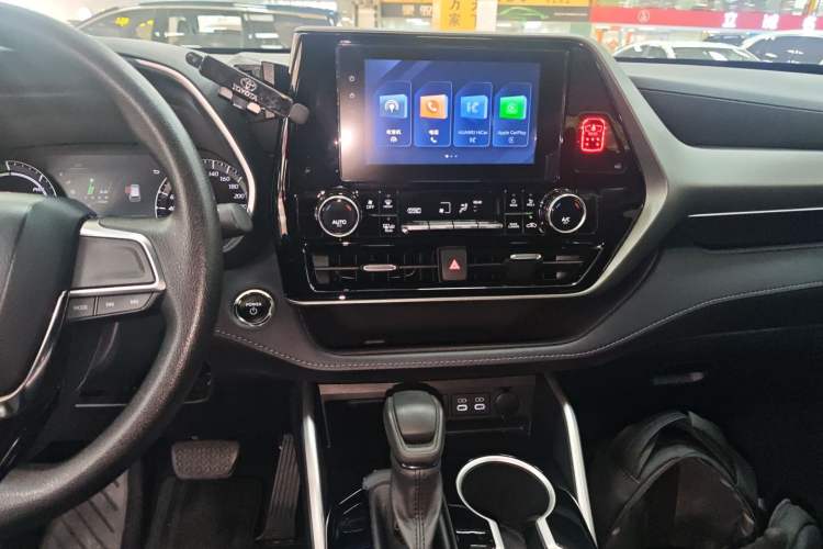 Used Toyota Highlander 2023 2.5L Smart Electric Hybrid Dual-Drive Elite Version 7 Seats Audio And AC Panel