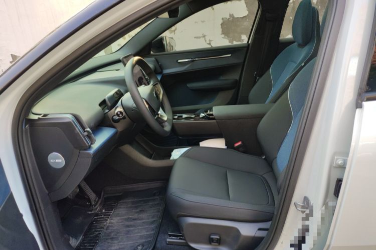 Used Volvo EX30 2025 Rear-Drive Long-Range Plus Model
