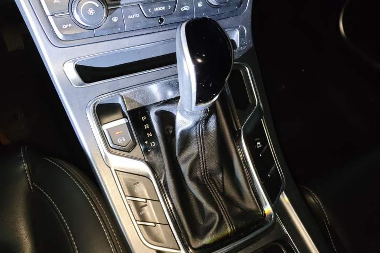 Used Geely Auto Emgrand 2019 Leading Edition 1.5L CVT Upward Asian Games Edition China V Gear Lever