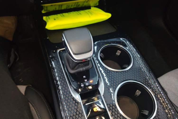 Used Hongqi HS3 2024 1.5T Zhiwei Edition Gear Lever