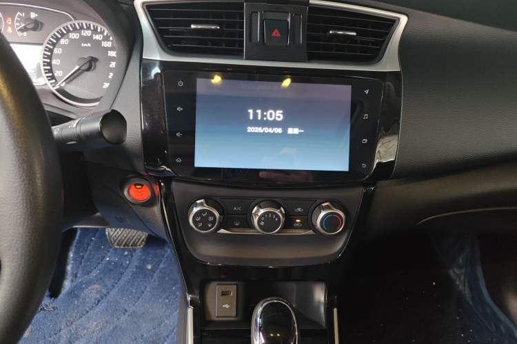 Used Nissan Sylphy 2019 1.6XV CVT Smart Connect Luxury Edition China VI Standard Audio And AC Panel