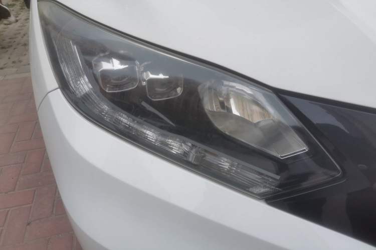 Used Honda Vezel 2017 1.8L CVT Front-Wheel Drive Pioneer Edition Right Front Headlight