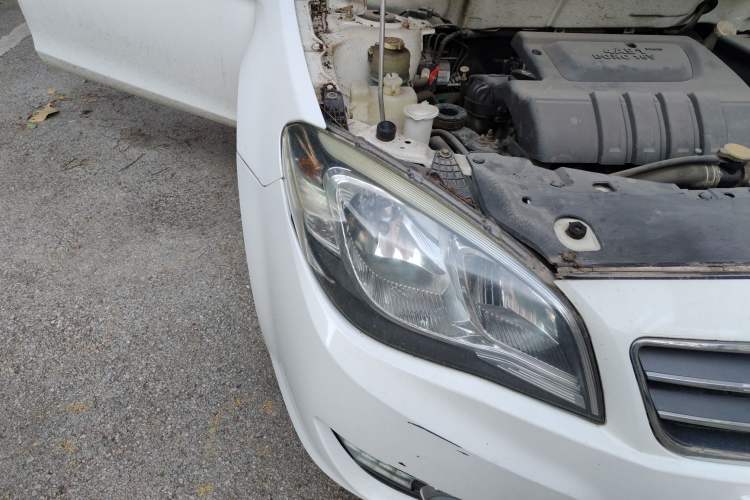 Used Soueast V6 Lingshi 2014 1.5L Manual Luxury Edition for Women