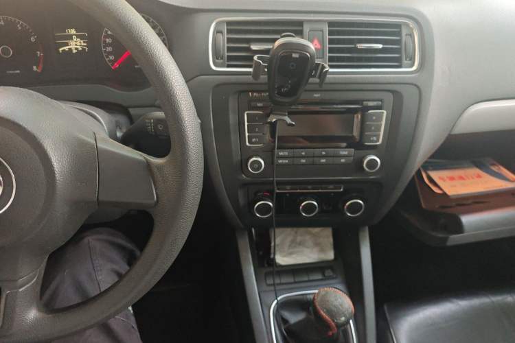 Used Volkswagen Sagitar 2012 1.6L Manual Comfort Model