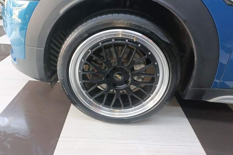 Used MINI Countryman 2018 1.5T COOPER ALL4 Classic Edition Left Front Wheel Hub