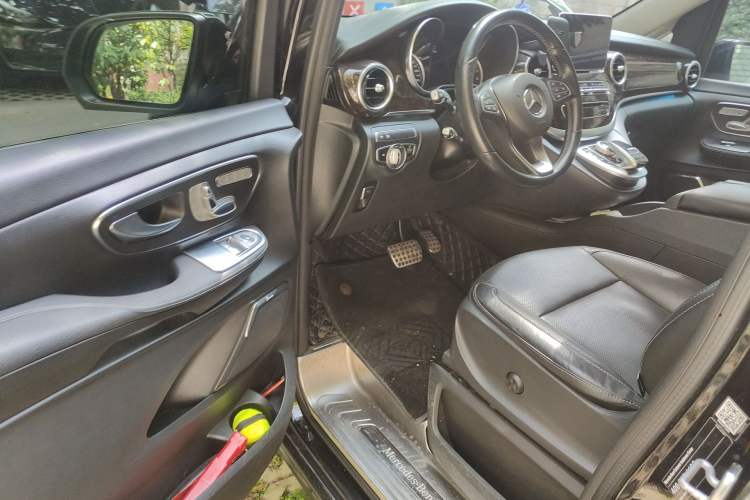 Used Mercedes-Benz V-Class 2018 V 260 Prestige Edition China VI Driver Seat